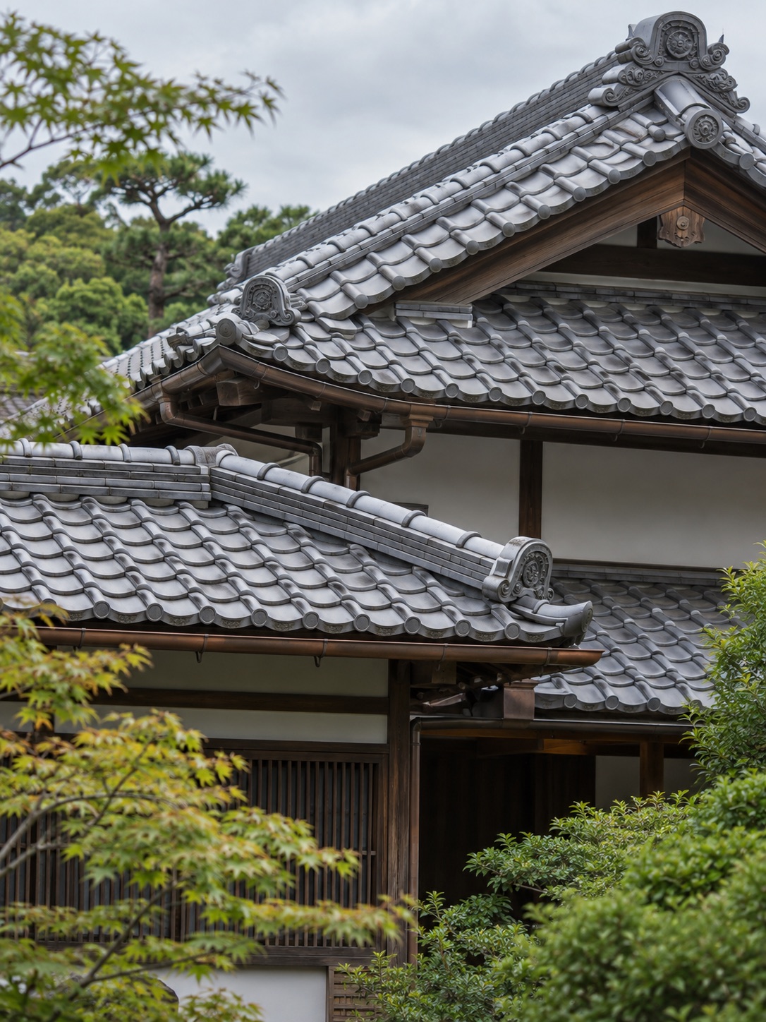 瓦屋根の住宅を表現したイメージ